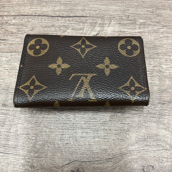 LV Key Holder Magenta! - Picture 2 of 8